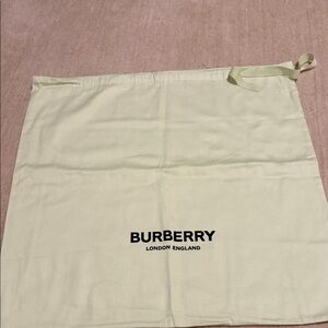 Burberry Dust Bag in Soft Cream
